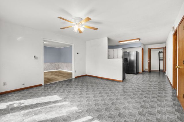 112 Pleasant Ave N, Surrey, ND 58785