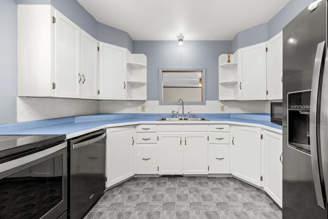 112 Pleasant Ave N, Surrey, ND 58785