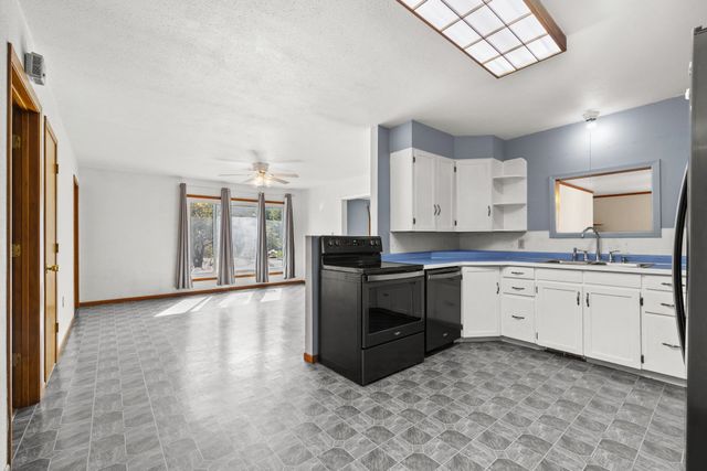 112 Pleasant Ave N, Surrey, ND 58785