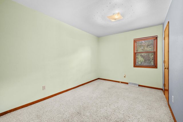 112 Pleasant Ave N, Surrey, ND 58785