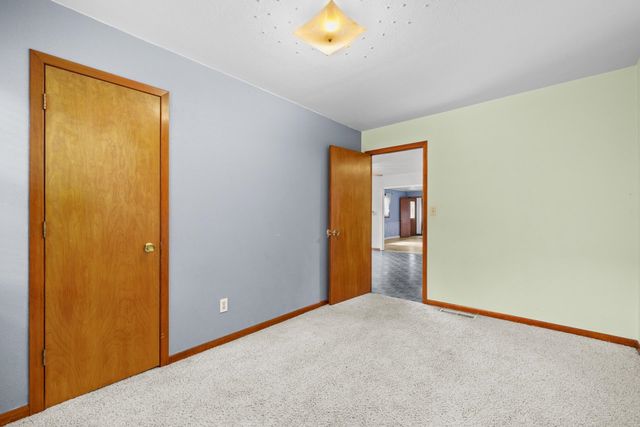 112 Pleasant Ave N, Surrey, ND 58785