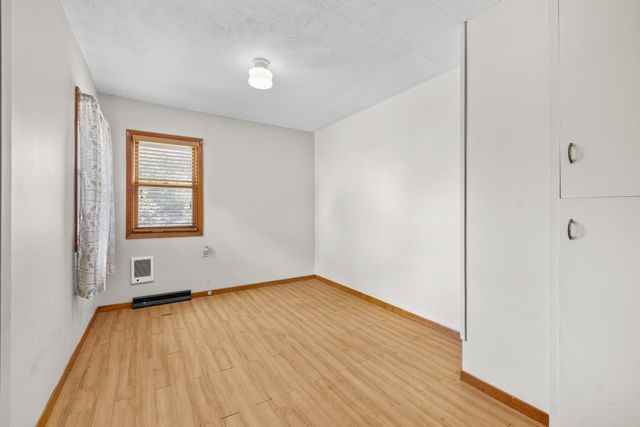112 Pleasant Ave N, Surrey, ND 58785