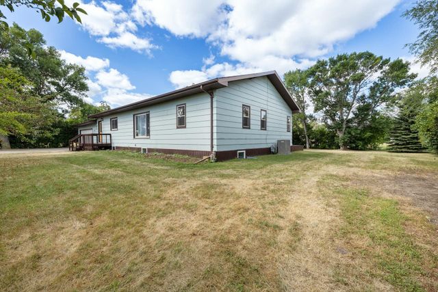 112 Pleasant Ave N, Surrey, ND 58785