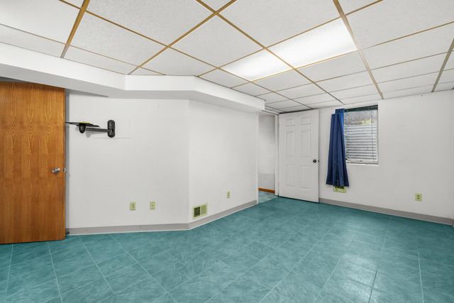 112 Pleasant Ave N, Surrey, ND 58785