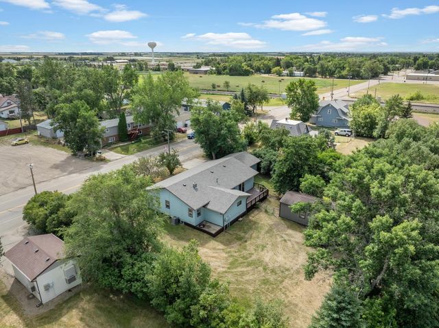 112 Pleasant Ave N, Surrey, ND 58785