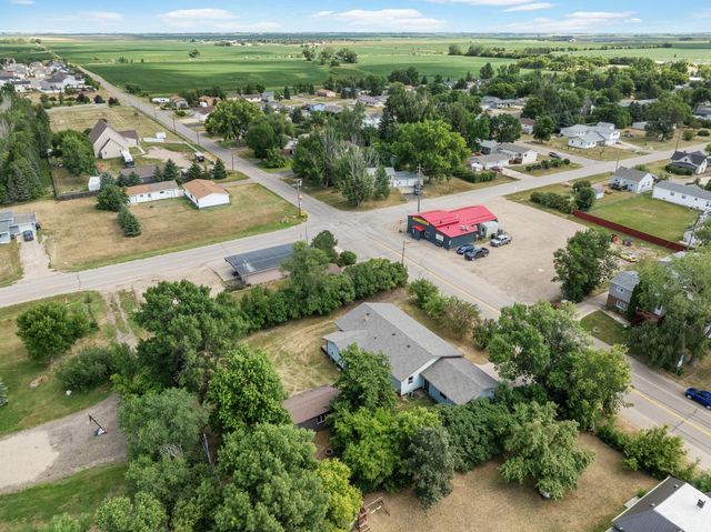 112 Pleasant Ave N, Surrey, ND 58785