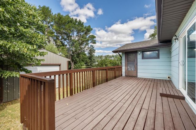 112 Pleasant Ave N, Surrey, ND 58785