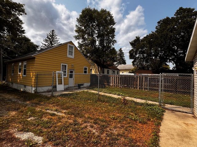 622 9th Street N, Moorhead, MN 56560