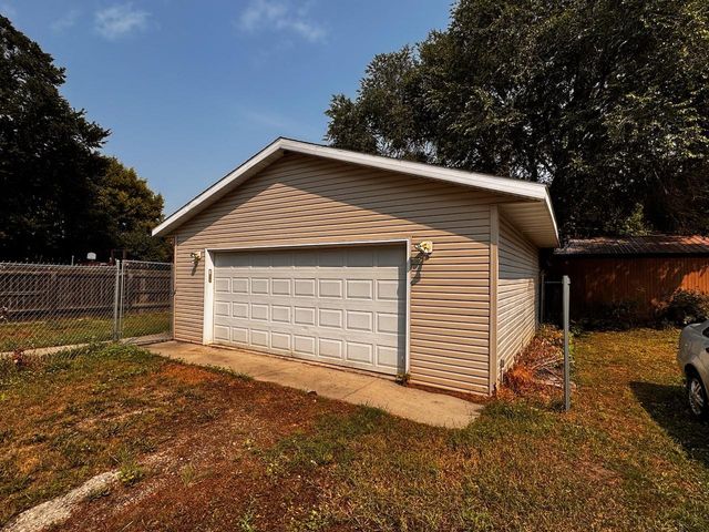 622 9th Street N, Moorhead, MN 56560