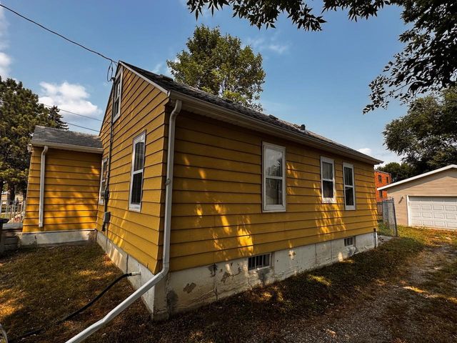 622 9th Street N, Moorhead, MN 56560
