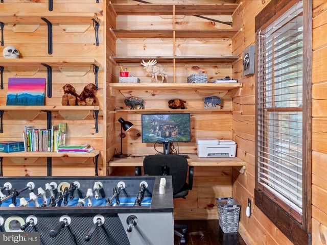 193 ASH LN, Mount Jackson, VA 22842