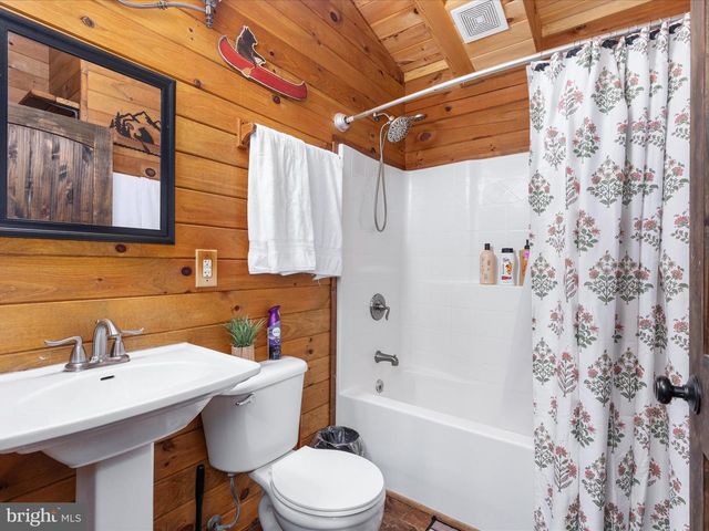 193 ASH LN, Mount Jackson, VA 22842