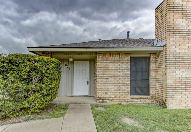 204 Lanham Court, White Settlement, TX 76108