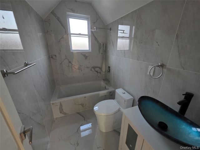 8523 106th Street, Richmond Hill, NY 11418