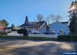 380 Owens (& 1102 Fairmount) St S, Salem, OR 97302