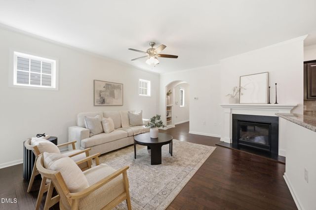 2820 Haw River Trail, Apex, NC 27502