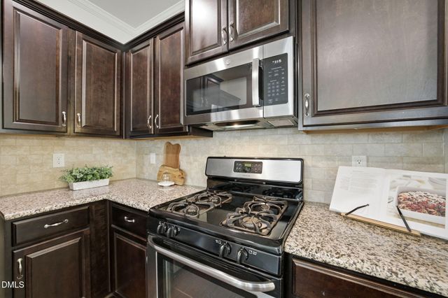 2820 Haw River Trail, Apex, NC 27502