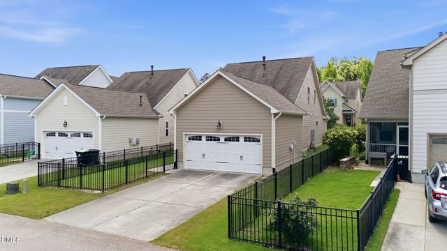 2820 Haw River Trail, Apex, NC 27502