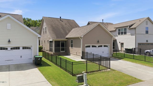 2820 Haw River Trail, Apex, NC 27502