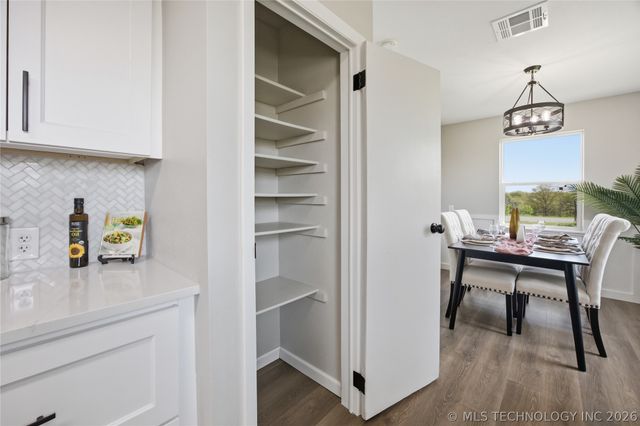 22112 W Coyote Trail S, Sand Springs, OK 74063
