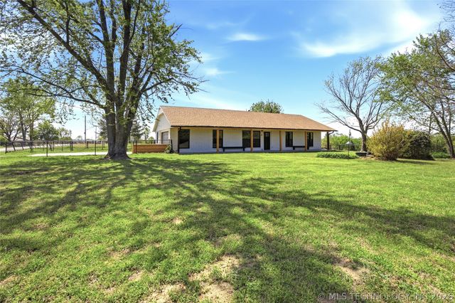 22112 W Coyote Trail S, Sand Springs, OK 74063