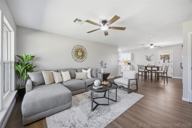 22112 W Coyote Trail S, Sand Springs, OK 74063