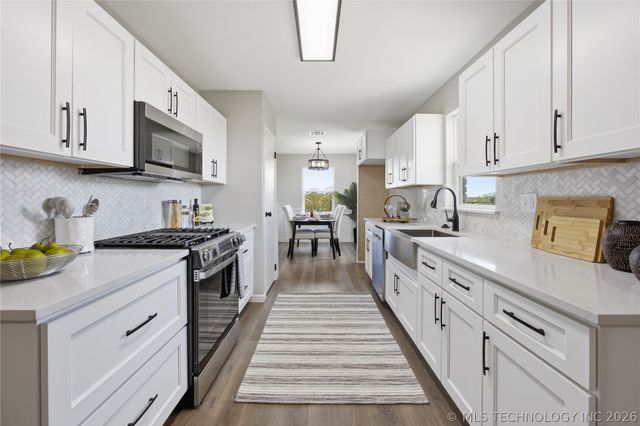 22112 W Coyote Trail S, Sand Springs, OK 74063
