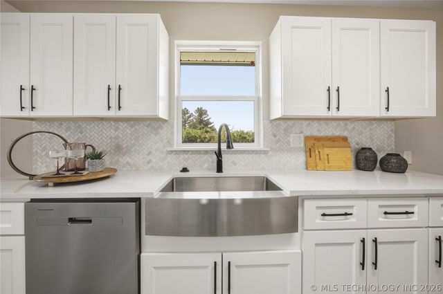 22112 W Coyote Trail S, Sand Springs, OK 74063