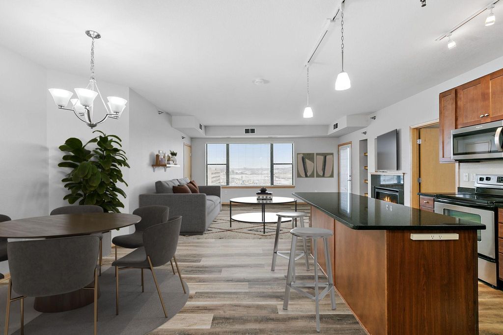 1155 Ford Road 512, Saint Louis Park, MN 55426