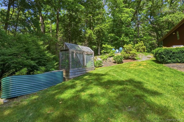 17 Stoutenburgh Drive, Hyde Park, NY 12538