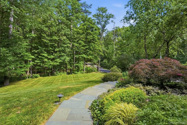 17 Stoutenburgh Drive, Hyde Park, NY 12538