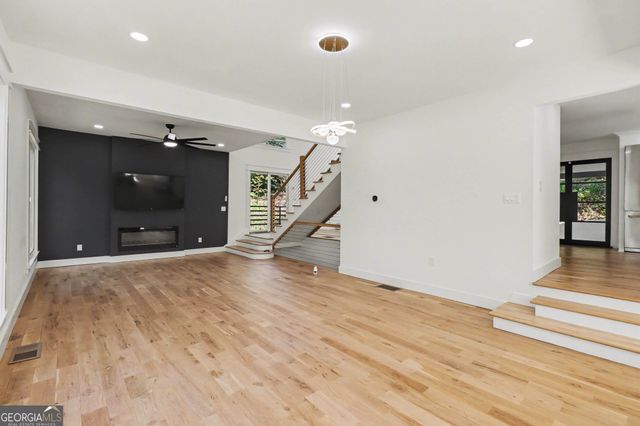 1153 Dawn View Lane NW, Atlanta, GA 30327