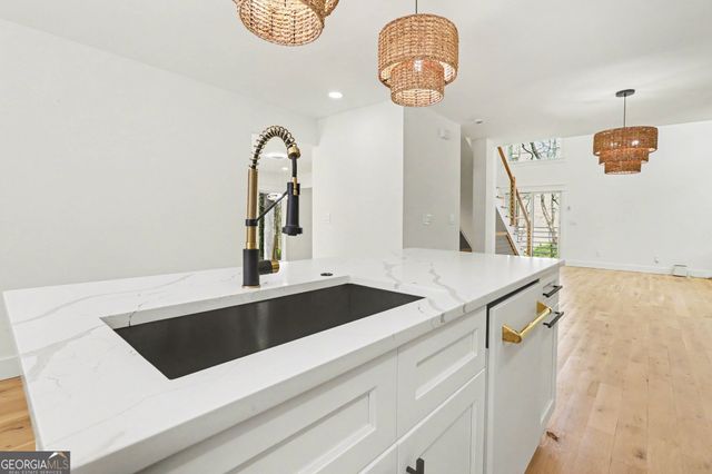 1153 Dawn View Lane NW, Atlanta, GA 30327