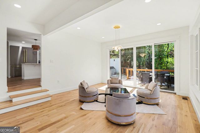 1153 Dawn View Lane NW, Atlanta, GA 30327