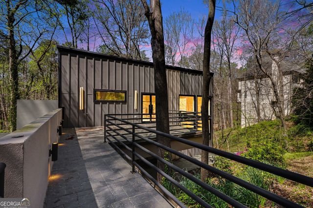 1153 Dawn View Lane NW, Atlanta, GA 30327