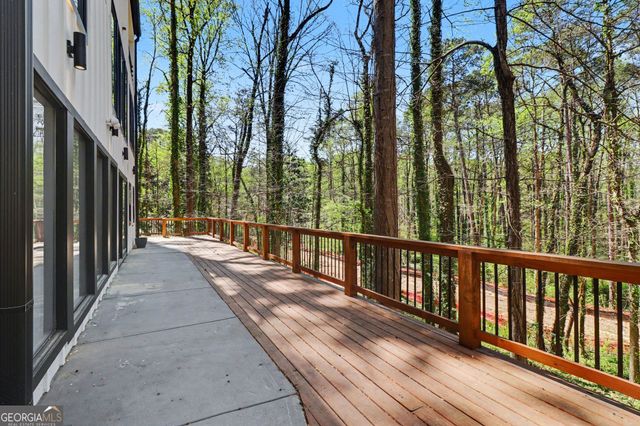 1153 Dawn View Lane NW, Atlanta, GA 30327