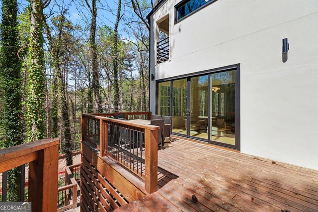 1153 Dawn View Lane NW, Atlanta, GA 30327