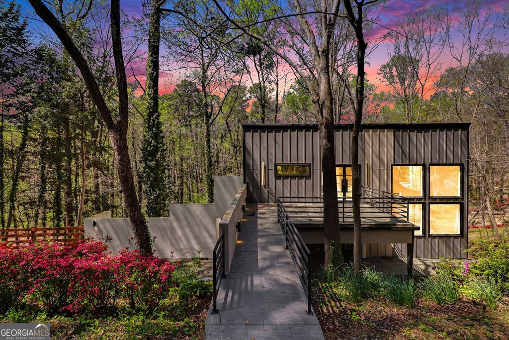 1153 Dawn View Lane NW, Atlanta, GA 30327