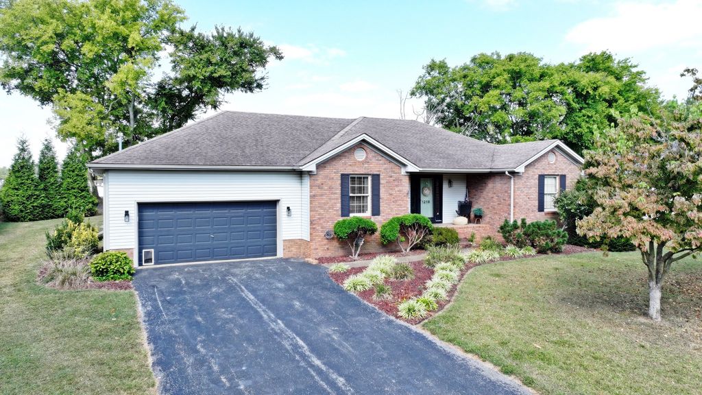 1216 Bark Ridge Cir, Hopkinsville, KY 42240
