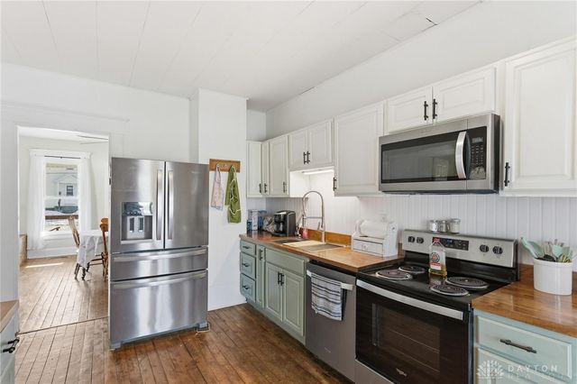 112 W Baldwin Street, Blanchester, OH 45107