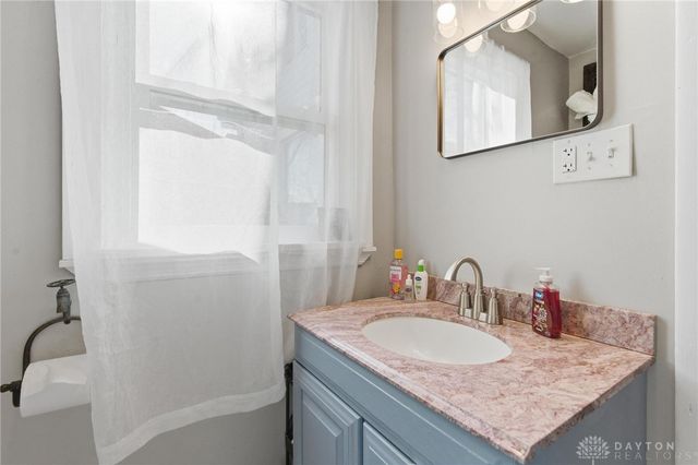 112 W Baldwin Street, Blanchester, OH 45107