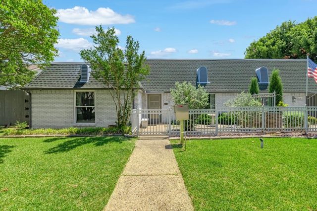 3778 Weeburn Drive, Dallas, TX 75229