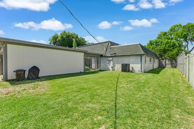 3778 Weeburn Drive, Dallas, TX 75229