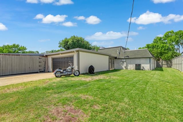 3778 Weeburn Drive, Dallas, TX 75229