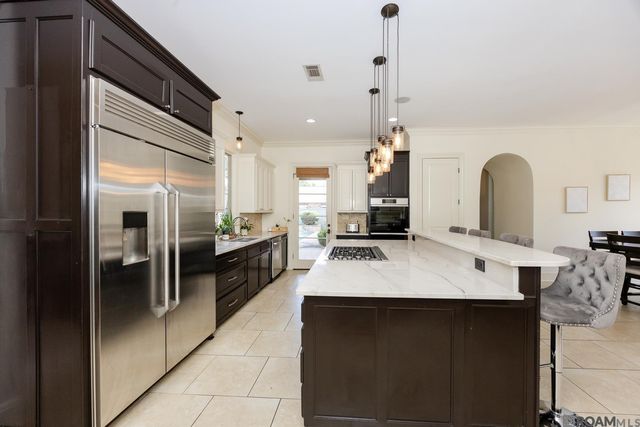 10757 Royal Ridge Ave, Baton Rouge, LA 70810