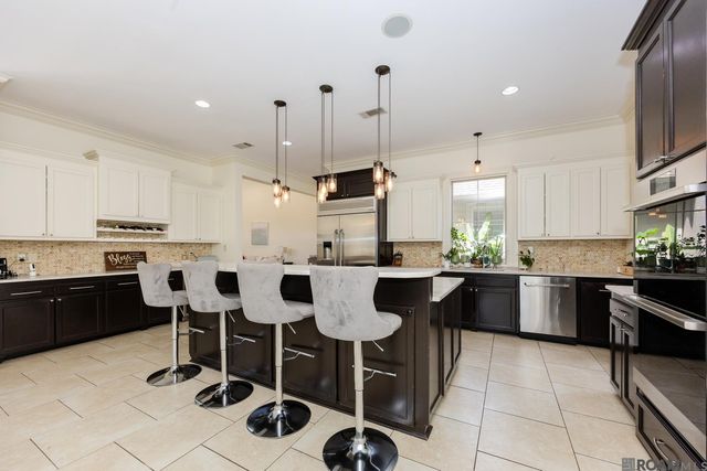 10757 Royal Ridge Ave, Baton Rouge, LA 70810