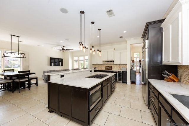 10757 Royal Ridge Ave, Baton Rouge, LA 70810