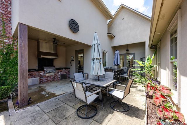 10757 Royal Ridge Ave, Baton Rouge, LA 70810