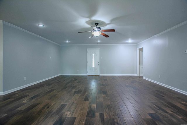 2201 S Fox Trl, Benton, AR 72019