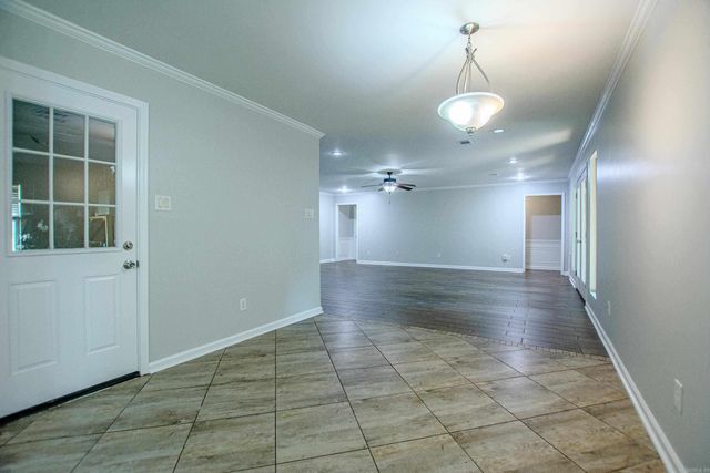 2201 S Fox Trl, Benton, AR 72019